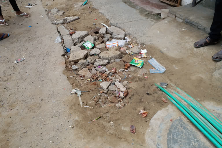 sewer lines constructed after 30 years are breaking again at om vihar in delhi