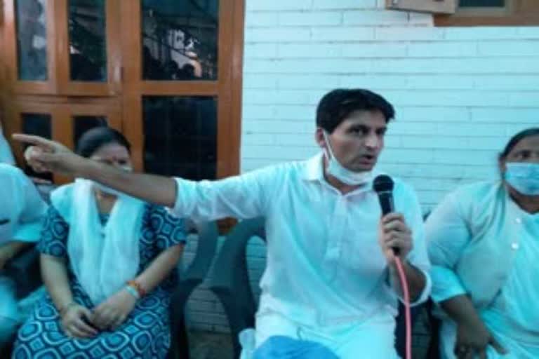 deepender hooda demands haryana government to help small shopkeepers during corona virus