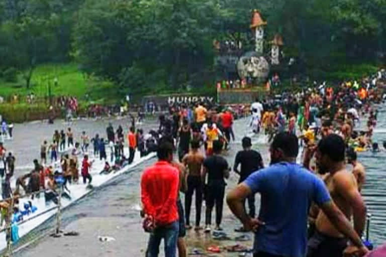 repentance-crowd-of-citizens-at-powai-vihar-lake