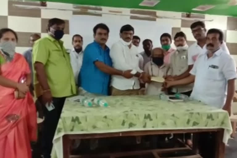 ration dealers helped guduru ration depot family giving 3 lakh rupees