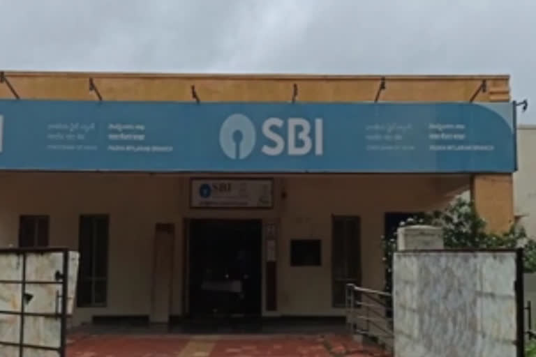 sbi bank robbery attempt failed in sangareddy district