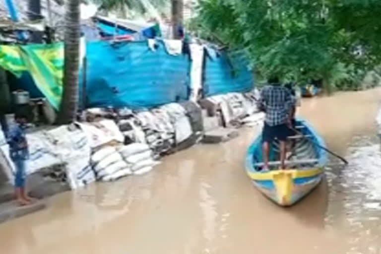 godavari flood water in pallepalem village west godavari district