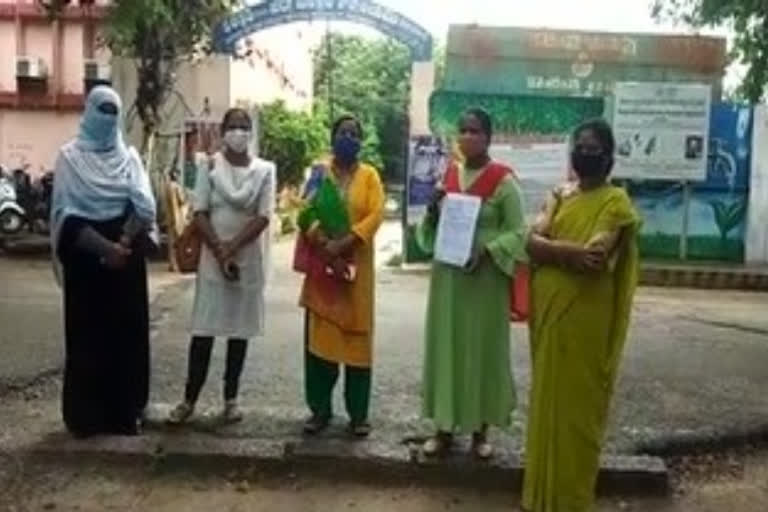 mepma resource persons protested at nizamabad collectorate