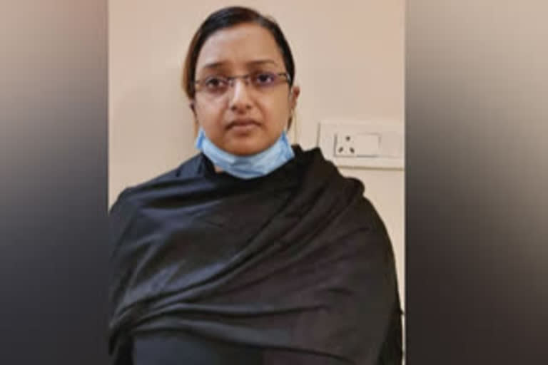 gold-case-accused-swapna-travelled-thrice-with-suspended-ias-officer-to-gulf-nations-during-2017-18-ed