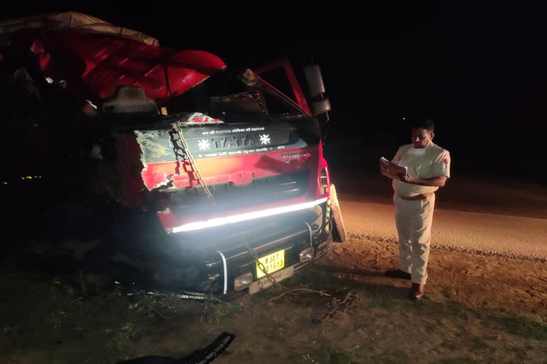 two trucks collide,  two trucks collide in jodhpur,  one person died due to trucks collide,  Road Accident