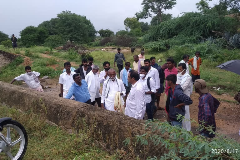 former pcc president raghuveera reddy visits pond remodification works in ananthapur