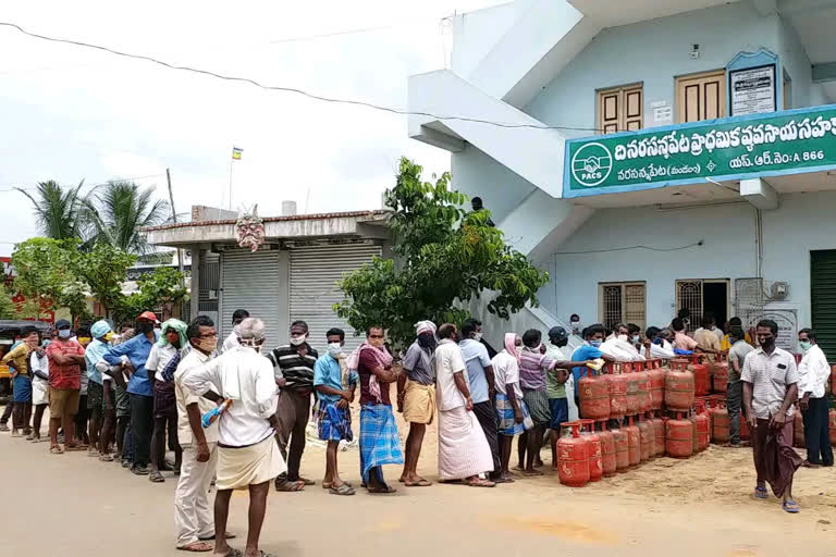 farmers waiting for uriya