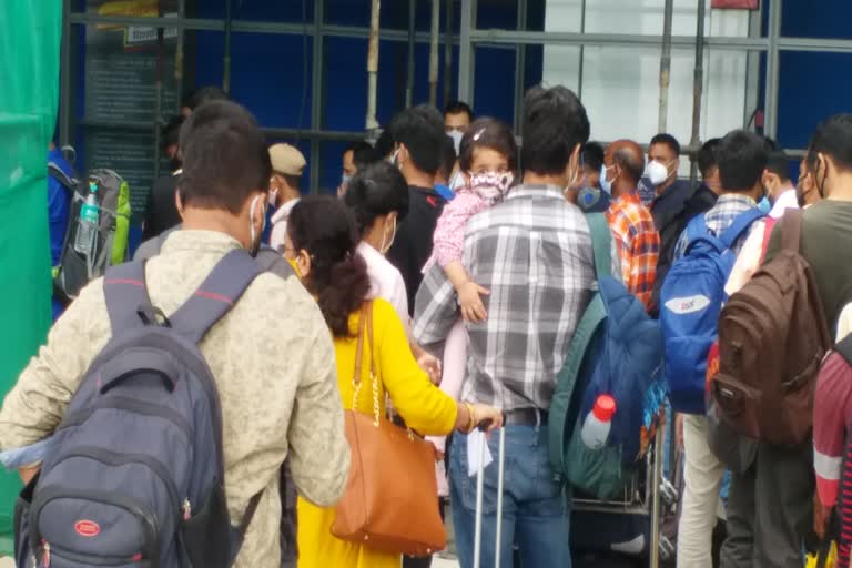 Passengers do not follow the guidelines at Patna Airport