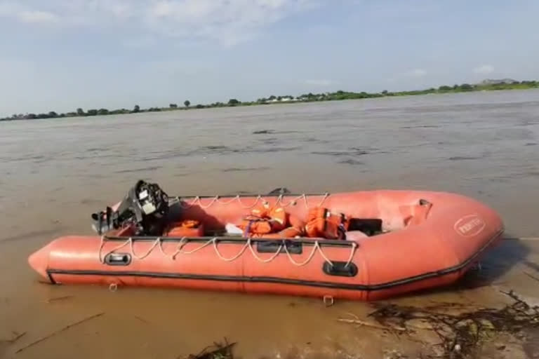 rescue opration continues In Krishna river