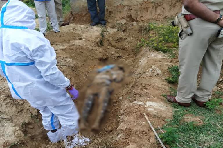 Unidentified Dead body found in Field; suspected as murder