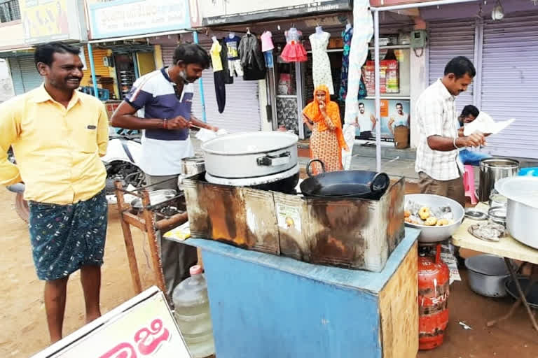 A teacher started mobile canteen in Yadagiri district