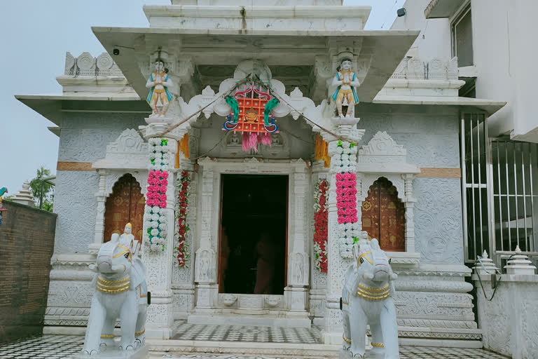 Pratapgarh news, theft in Jain temple, police