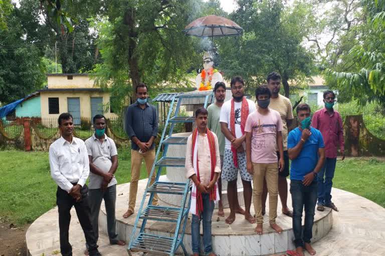 paid tribute on Subhash Chandra Bose death anniversary in Latehar