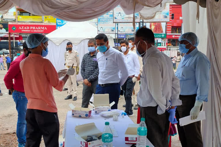 dc chhavi ranjan inspects rapid antigen mass testing drive in ranchi