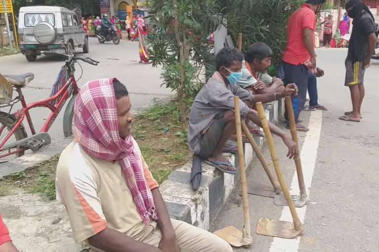 लोगों तक नहीं पहुंच रही मुख्यमंत्री श्रमिक योजना की जानकारी