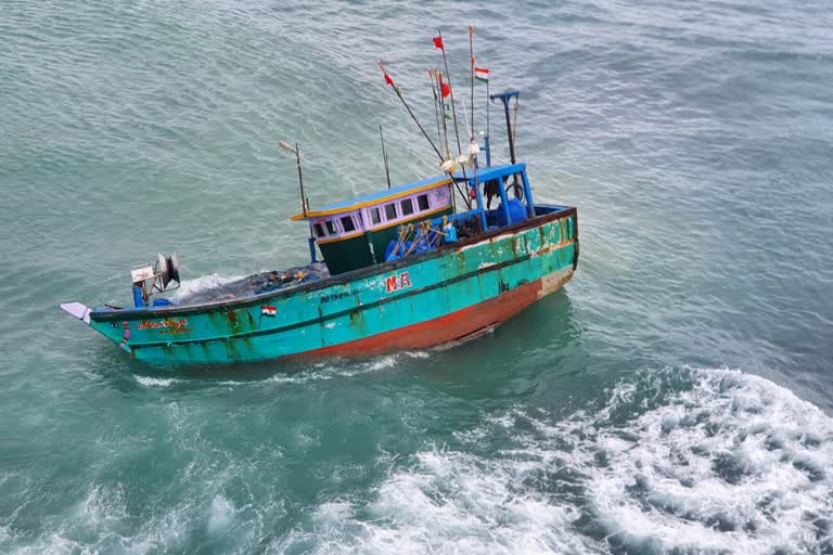 boat-capsizes-in-pakistan