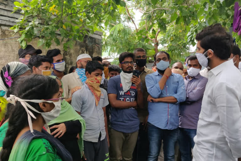 tadipatri tdp constituency incharge jc asmith reddy visits childrens house and helped them