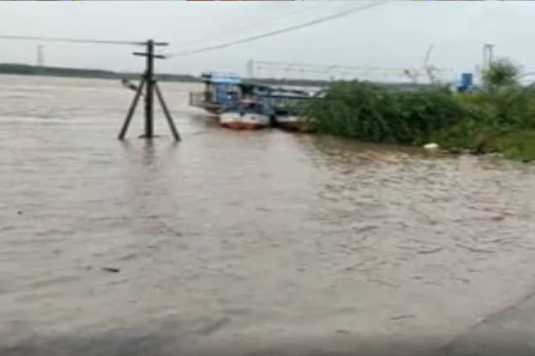 Godaavari Flood Level Dis creased