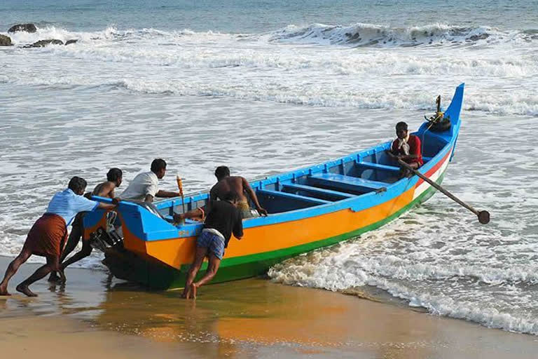 FISHING_BAN_LIFTED_IN_CHETHI_LANDING_CENTER_KL10005  ചെത്തി കാറ്റാടിമുക്ക് ഫിഷ് ലാൻഡിങ് സെൻററിൽ നിന്ന് മത്സ്യബന്ധനത്തിന് അനുമതി  ചെത്തി കാറ്റാടിമുക്ക് ഫിഷ് ലാൻഡിങ് സെന്‍റർ  CHETHI_LANDING_CENTER_