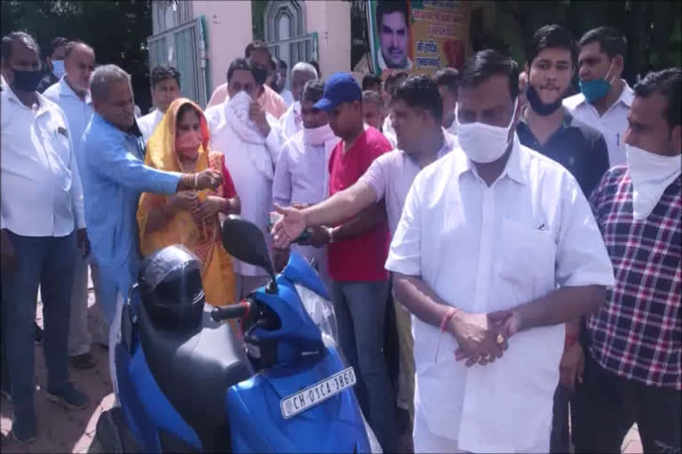 mla deepak mangla handed over scooty to kamarwali sarpanch