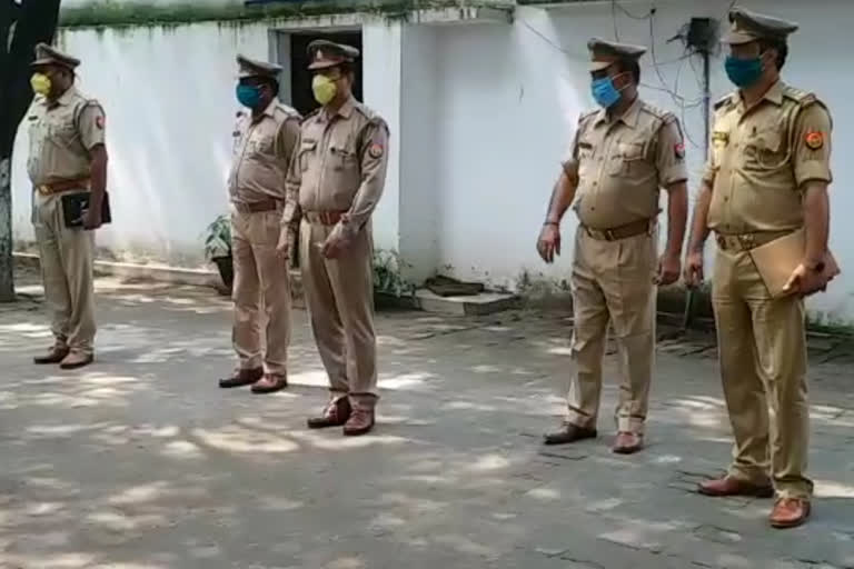 नहर पुल पर सेल्फी ले रहा युवक नहर में गिरा