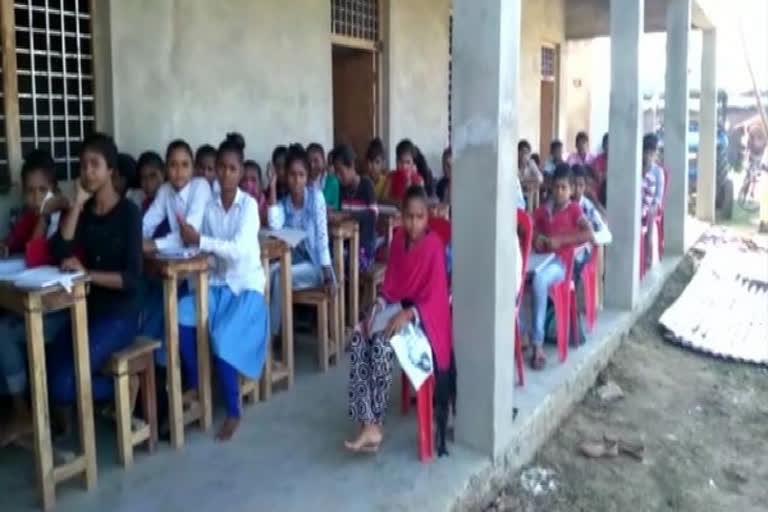 Private school in UP's Jalaun conducts classes amid COVID-19