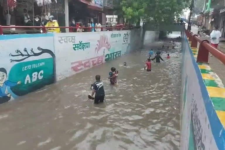 water logging at gaushala underpass due to heavy rainfall in ghaziabad
