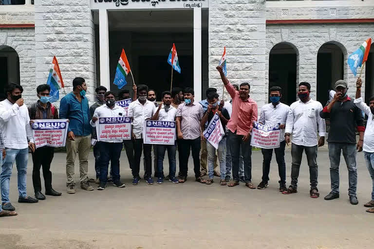 NSUI protest