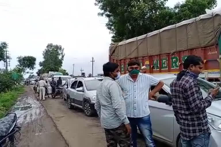 Villagers jam at Badnwar-Ujjain road