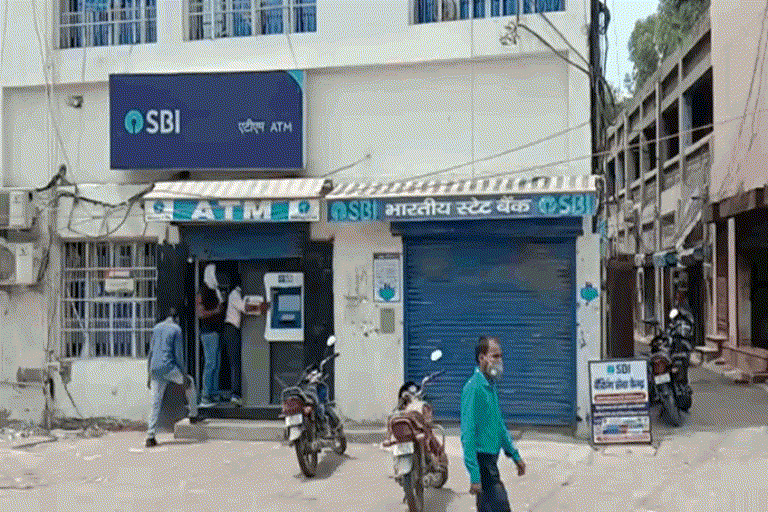 bhiwani sbi main branch closed after corona infection found in bank employees