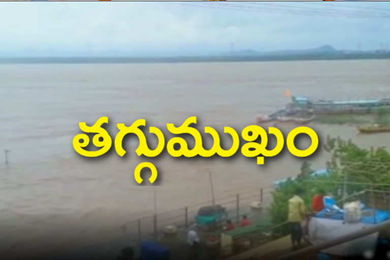 godhavari flood lever decreasing at badrachalam