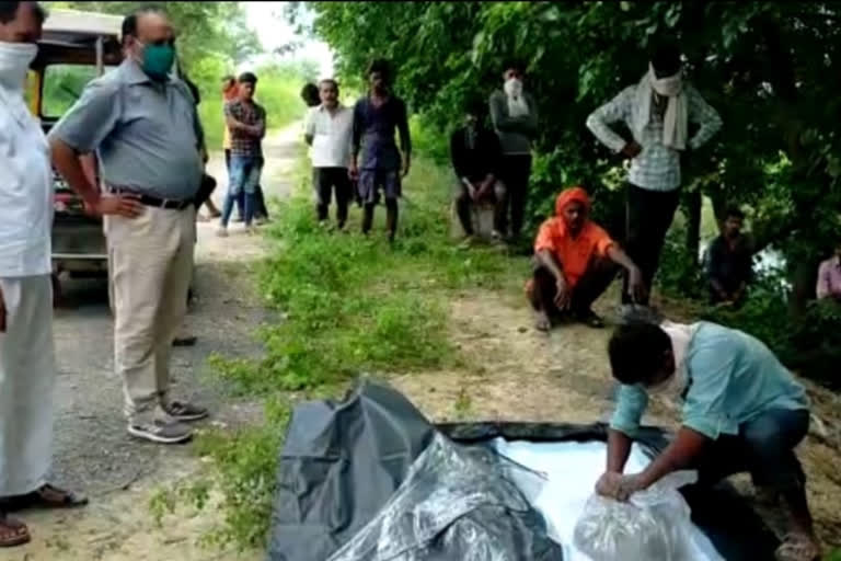 അഞ്ച് വയസുകാരന്‍റെ മരണം  യുപി മരണം  മൃതദേഹം പുറത്തെടുത്ത് അന്വേഷണം  Minor's body  investigation in UP  UP Death