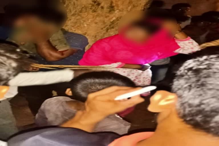 people caught the love couple for allegations of illegal relationship in jamtara