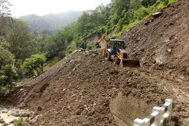 Roads closed due to heavy rain in Dharampur