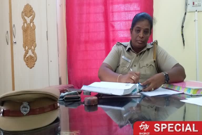 ராமநாதபுரம் மாவட்டச் செய்திகள்  ramnad news  abiramam si jhansi Rani  lady si jhansi rani police award