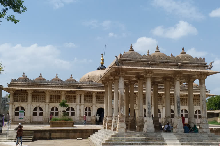 Work on setting up great lighting and sound in sarkhej roza begins