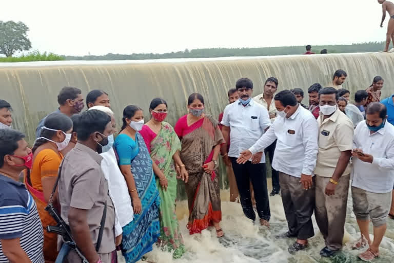 MP Maloth Kavitha Visits Illandu Bugga Vaagu