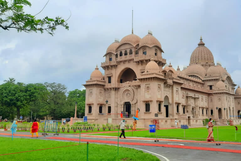 monks and residents of belur math