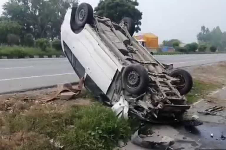 Two vehicles crashed on the national highway