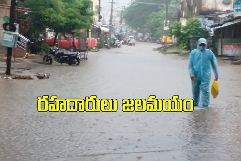 Heavy rain in hanamkonda Roads look like ponds