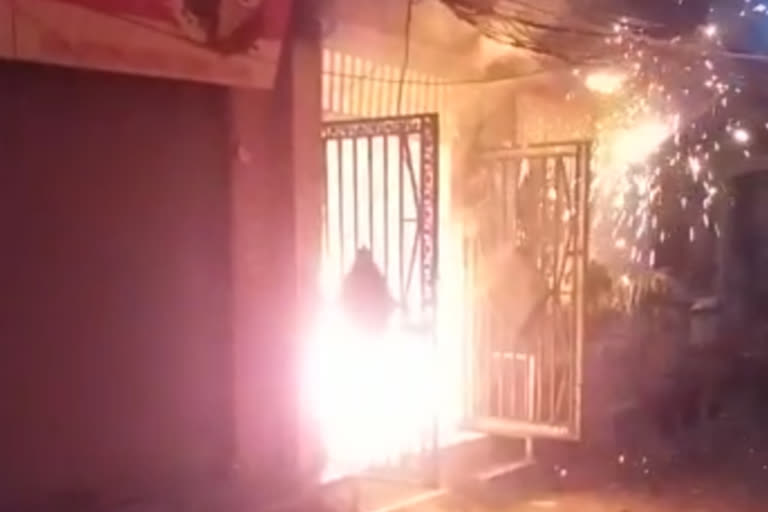 fire broke out in basement of five storey building at laxmi nagar in delhi