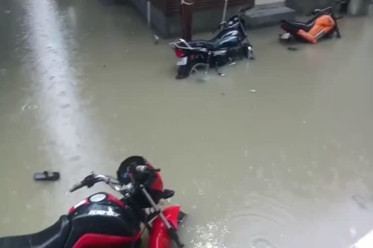 water logging outside the houses of sangam vihar of delhi