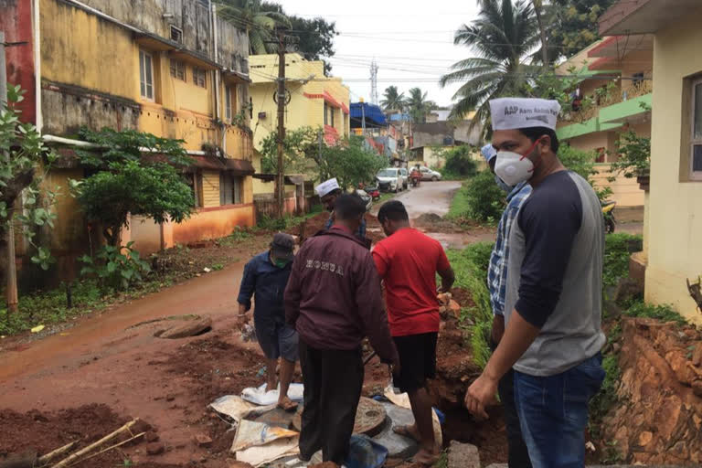 Hubli Sewerage repair work by Aam Aadmi Party