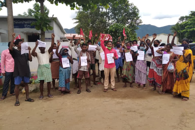 cpi leaders protest at kadapa and visakhapatnam districts against central government decisions