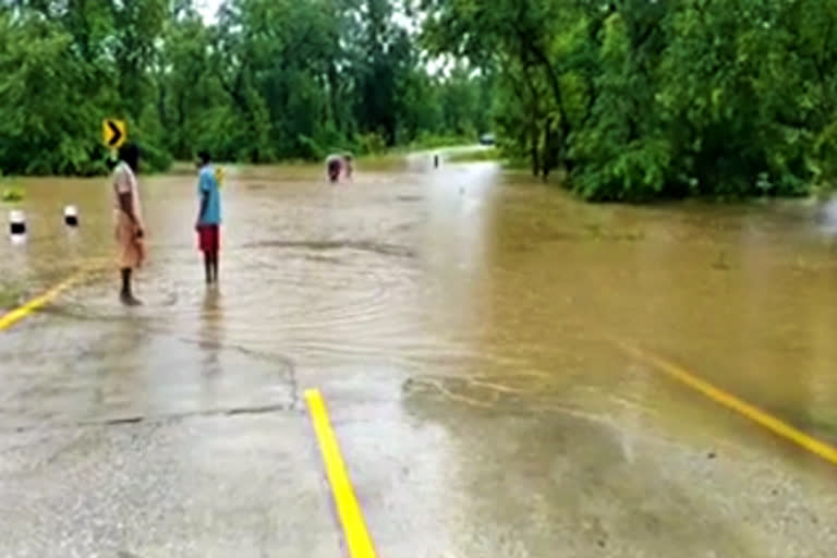 national-highway-blocked-due-to-heavy-rain-in-sukma