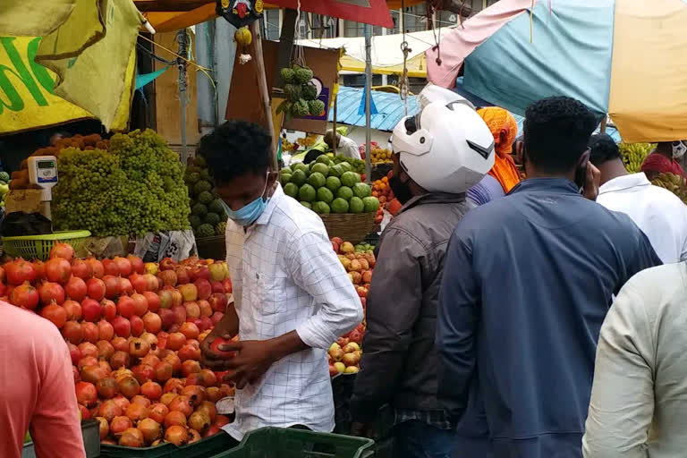 Shivamogga market full in between corona