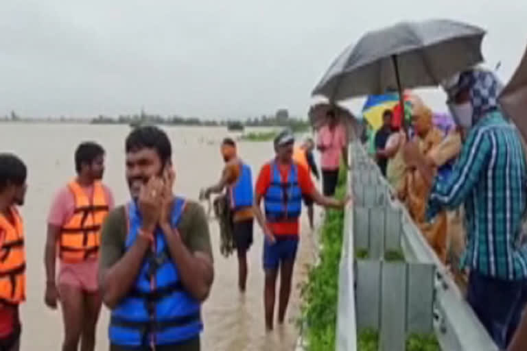 unexpected flow of floods in medivagu in jangalapalli mulugu district