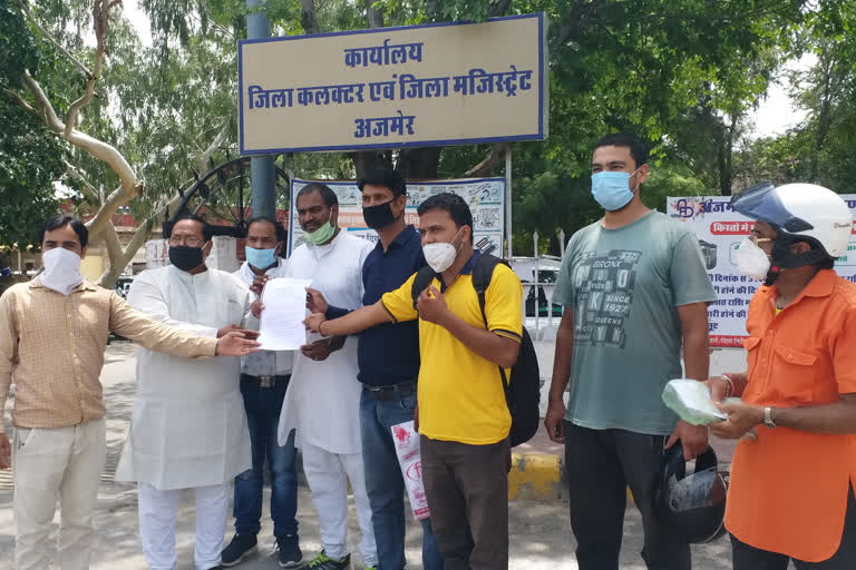 Residents submitted memorandum to collector, रहवासियों ने कलेक्टर को सौंपा ज्ञापन