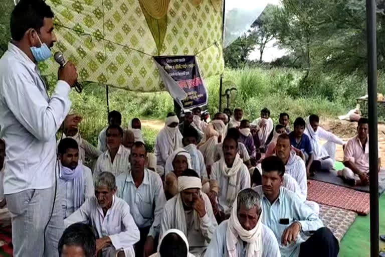 Farmers protest against laying of pipeline in canals in bhiwani