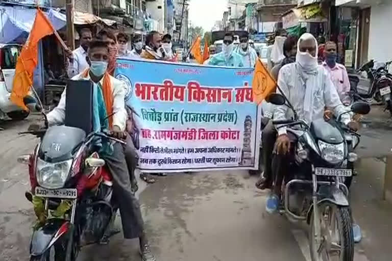 Farmers closed vegetable market and milk dairies